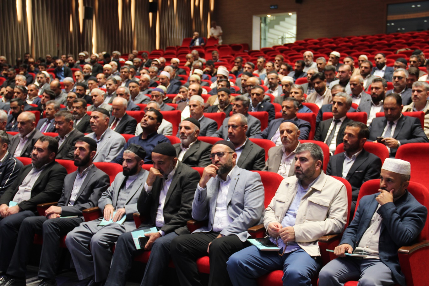 Diyanet İşleri Başkan Yardımcısı Hazırlar: "Camiler İslam Beldelerinin Bağımsızlık Sembolüdür"