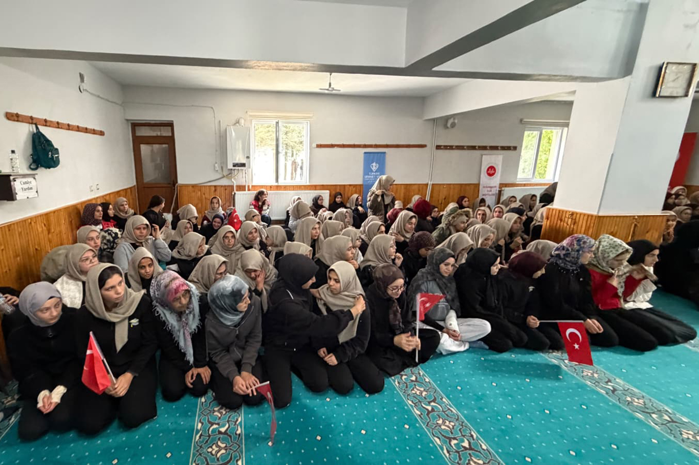 Öğrenciler camide değerleriyle buluştu