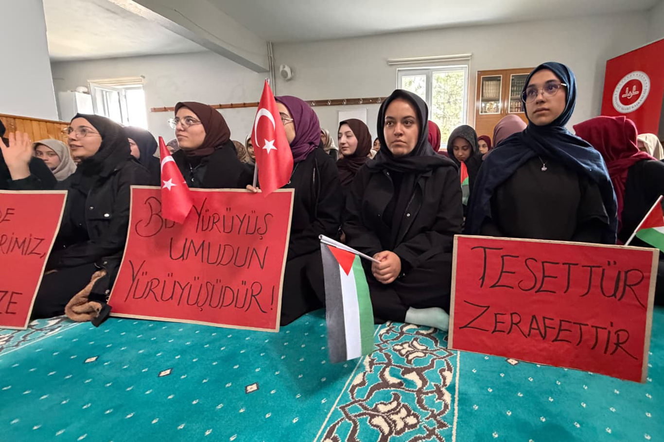 Öğrenciler camide değerleriyle buluştu