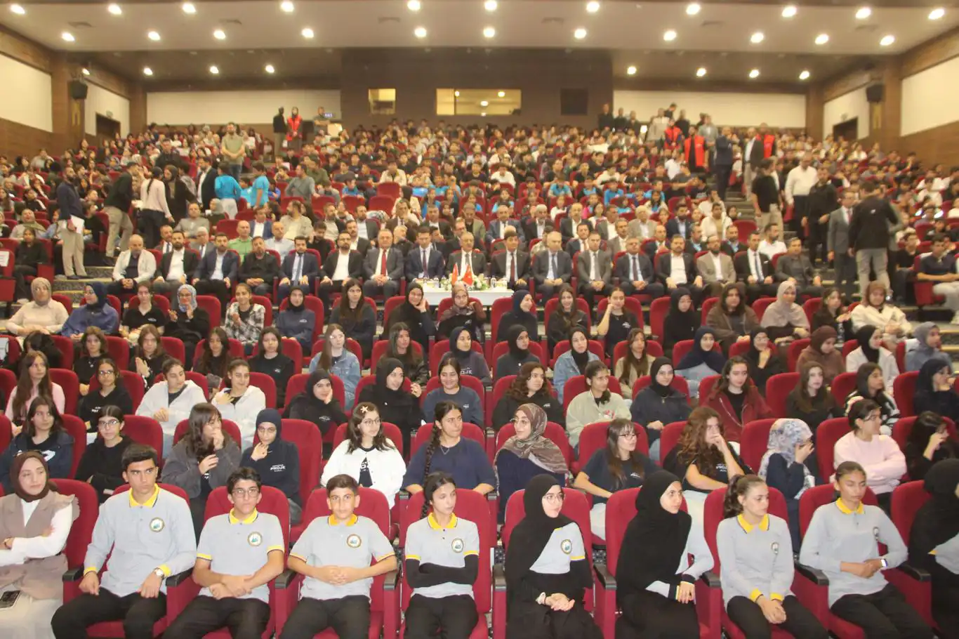 "İmam Hatip ruhu, bilgi ile ahlakı, akıl ile vicdanı, ilim ile irfanı buluşturma idealidir"
