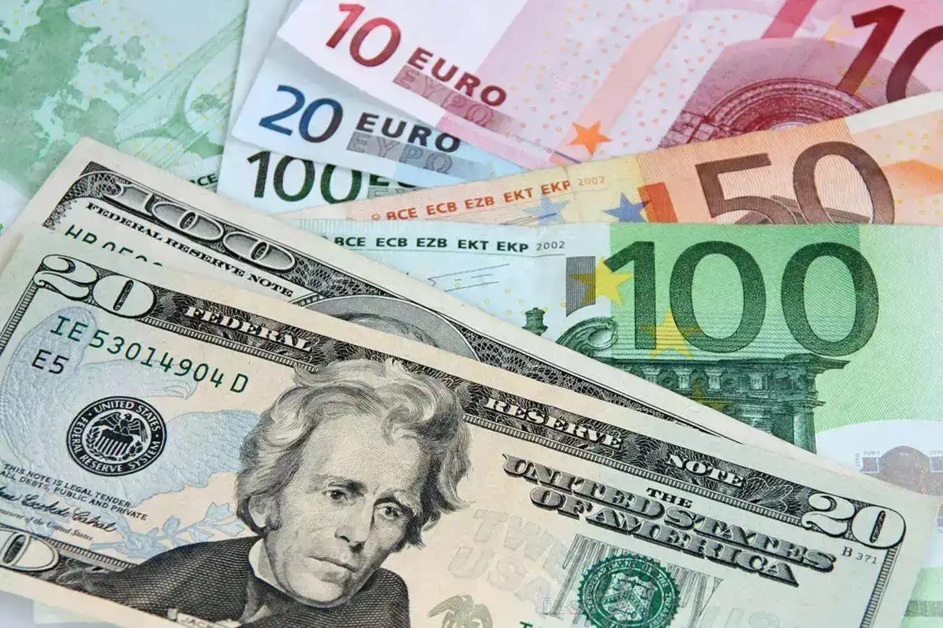 Dolar ve euro haftanın son işlem gününde ne kadar?