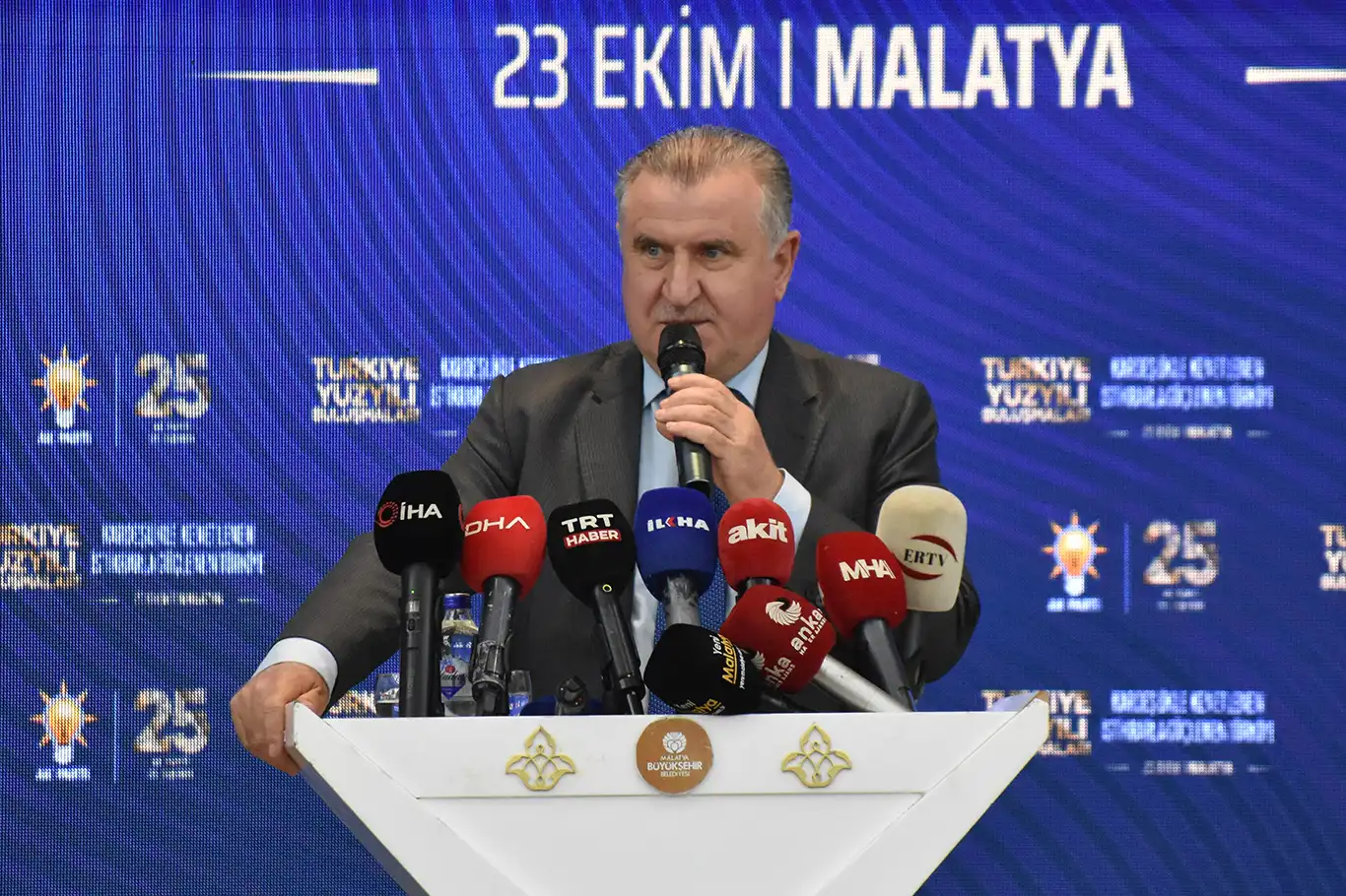 Bakan Bak Bizim en büyük sorunlarımızdan bir tanesi bağımlılık