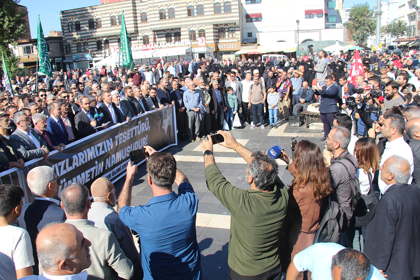 Diyarbakır'da Azerbaycan'daki başörtüsü yasağına tepki