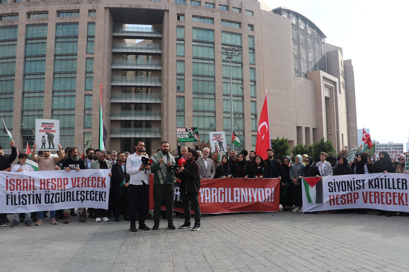 İşgal rejimine karşı açılan davalar İstanbul'da görülmeye başlandı
