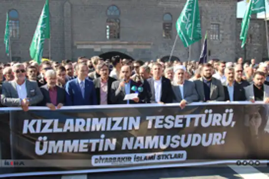 Diyarbakır rally condemns headscarf restrictions on Azerbaijani Muslim students