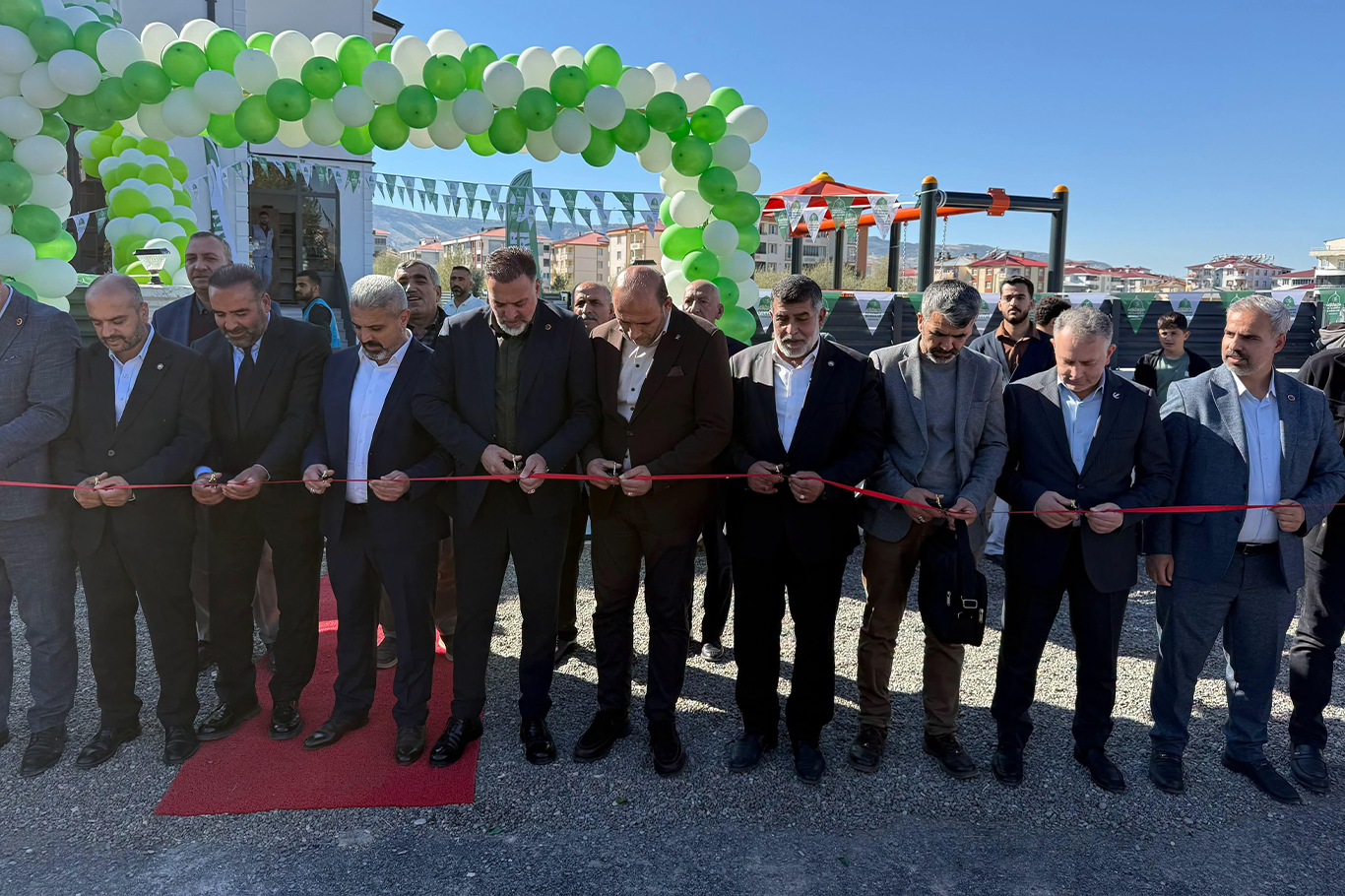 Karakoçan Peygamber Sevdalıları Eğitim ve Gençlik Merkezi görkemli törenle açıldı