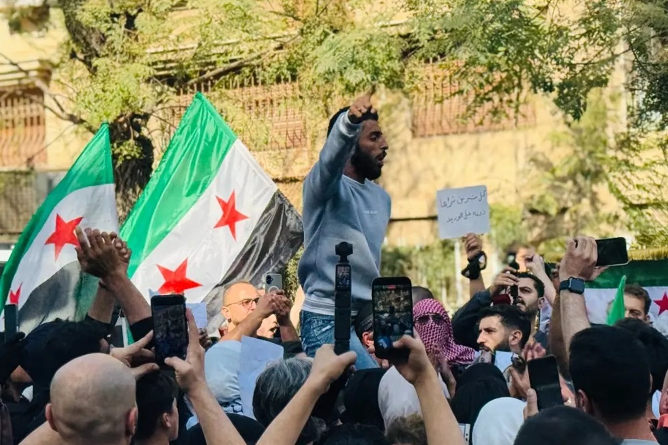 Gelên Sûrîyeyê li dijî êrîşên îşxalker a li ser welatê xwe nerazîbûn nîşan dan