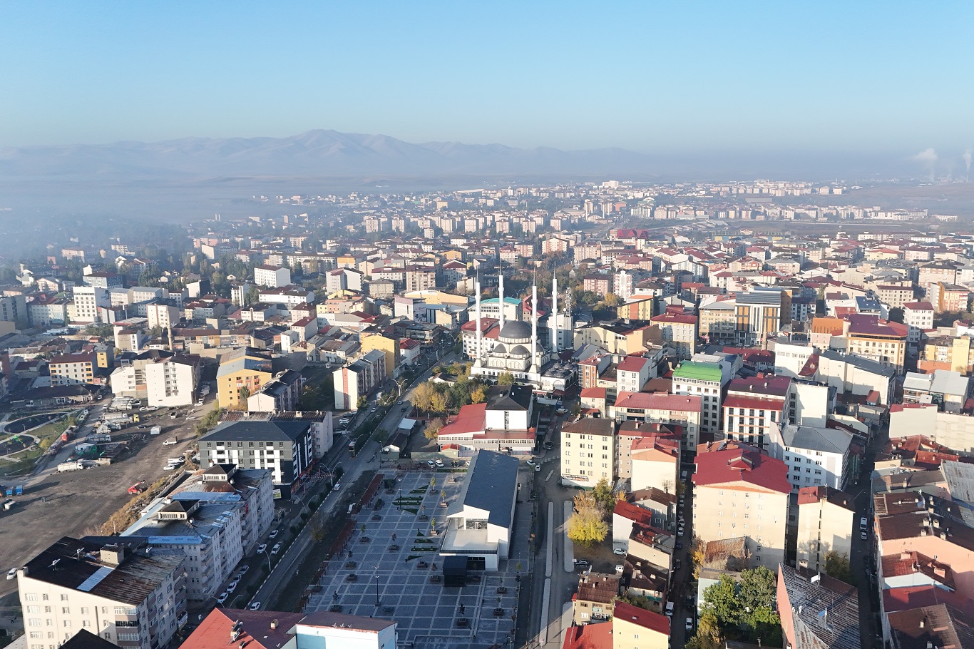 Nehir boyunca görsel şölen, kente sis çöktü