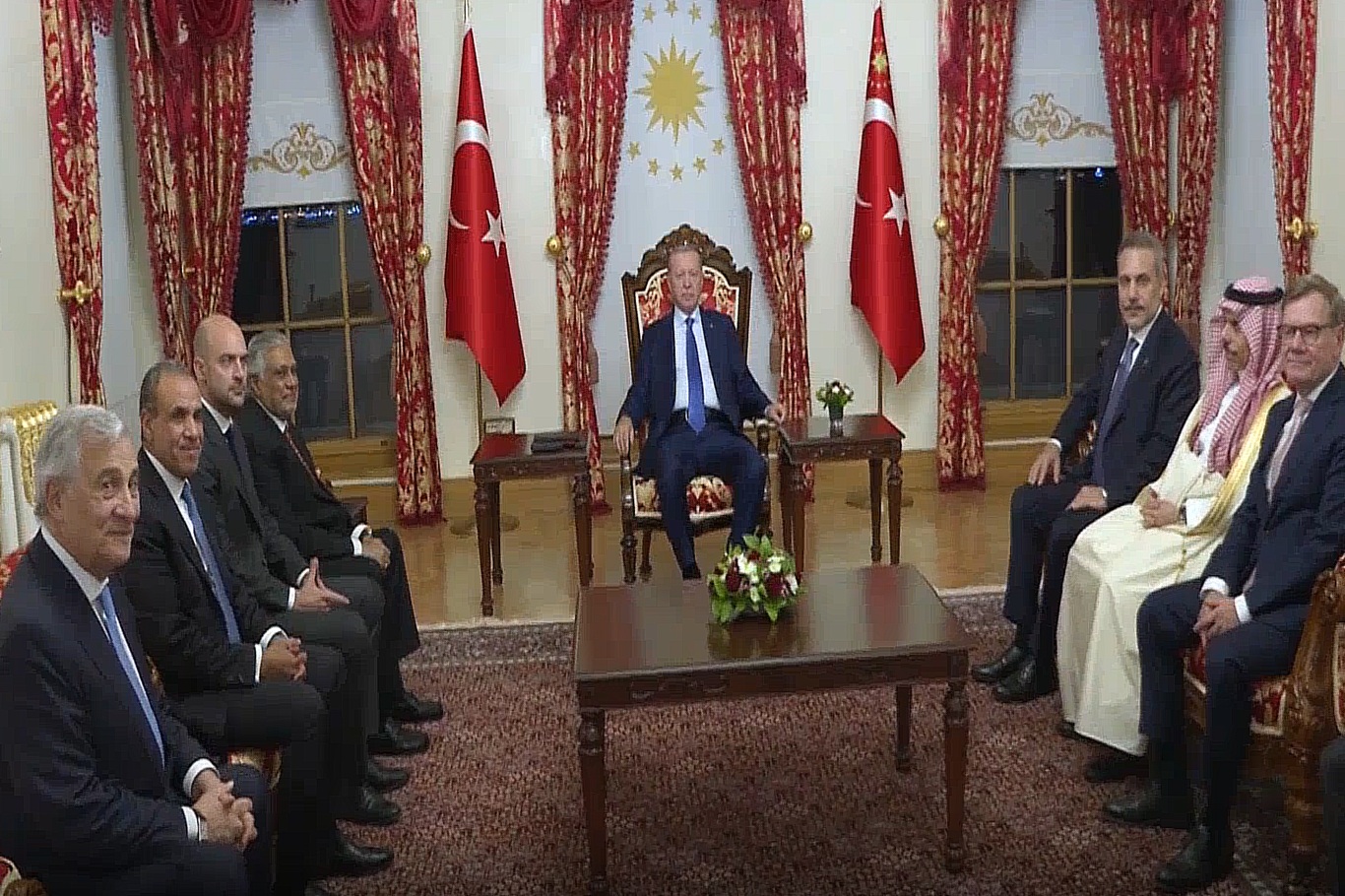 أردوغان يستقبل وزراء خارجية دول مشاركة في اجتماع «R4+E3» بإسطنبول
