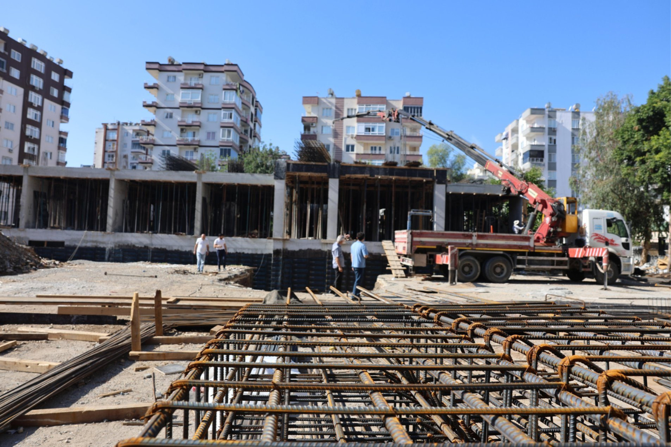 Mersin'de okul ve spor salonu inşaatları incelendi