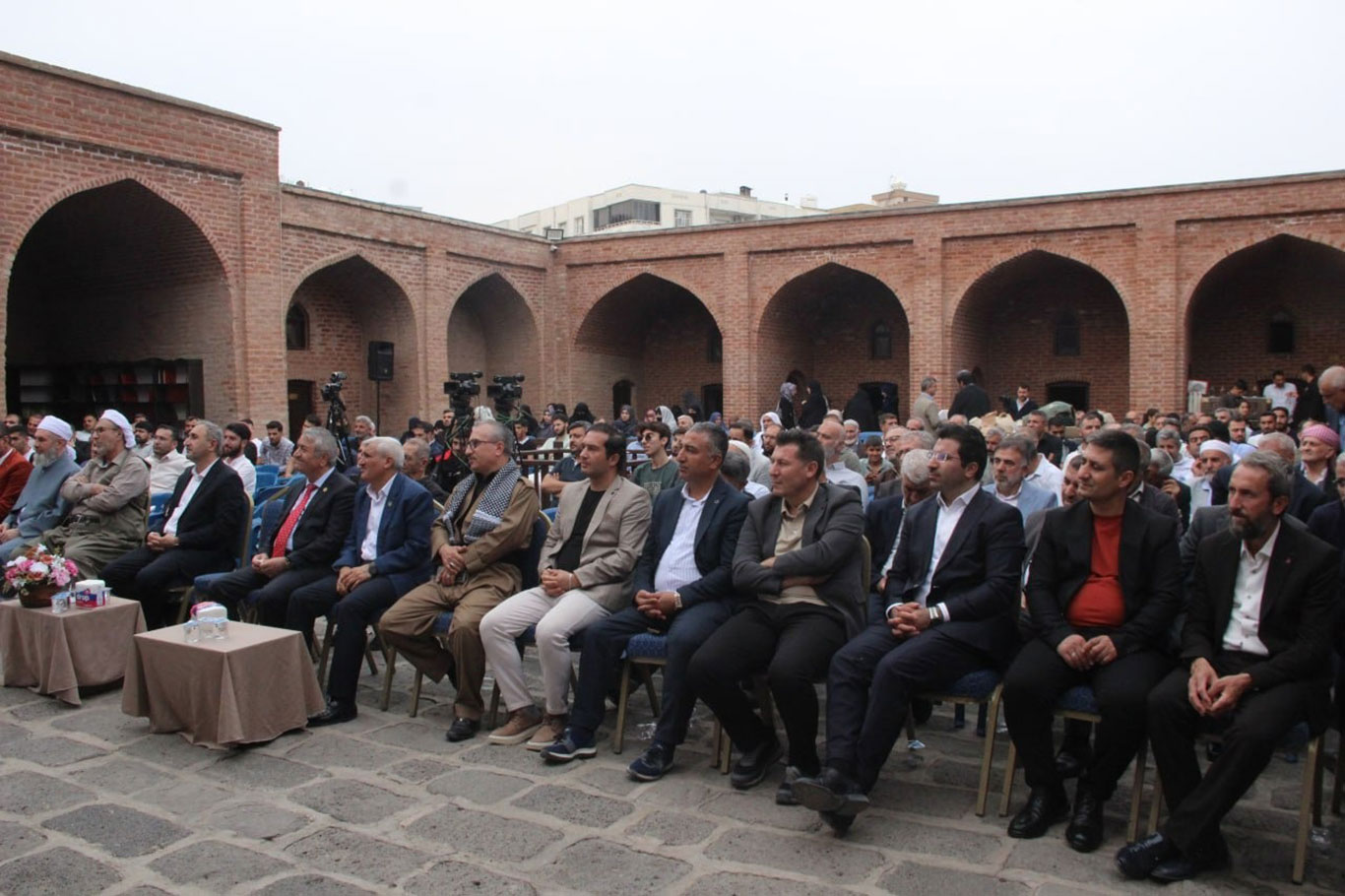 Prof. Dr. Mehmet Zahir Ertekin, Melayê Cizîrî'yi ve ilahi aşkı anlattı