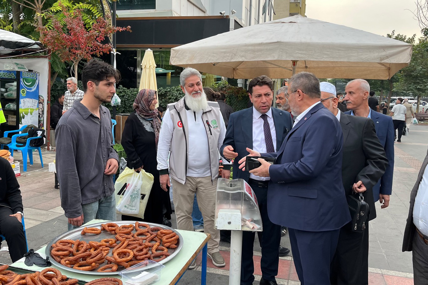 Diyanet-Sen yöneticilerinden Umut Kervanı kermesine ziyaret