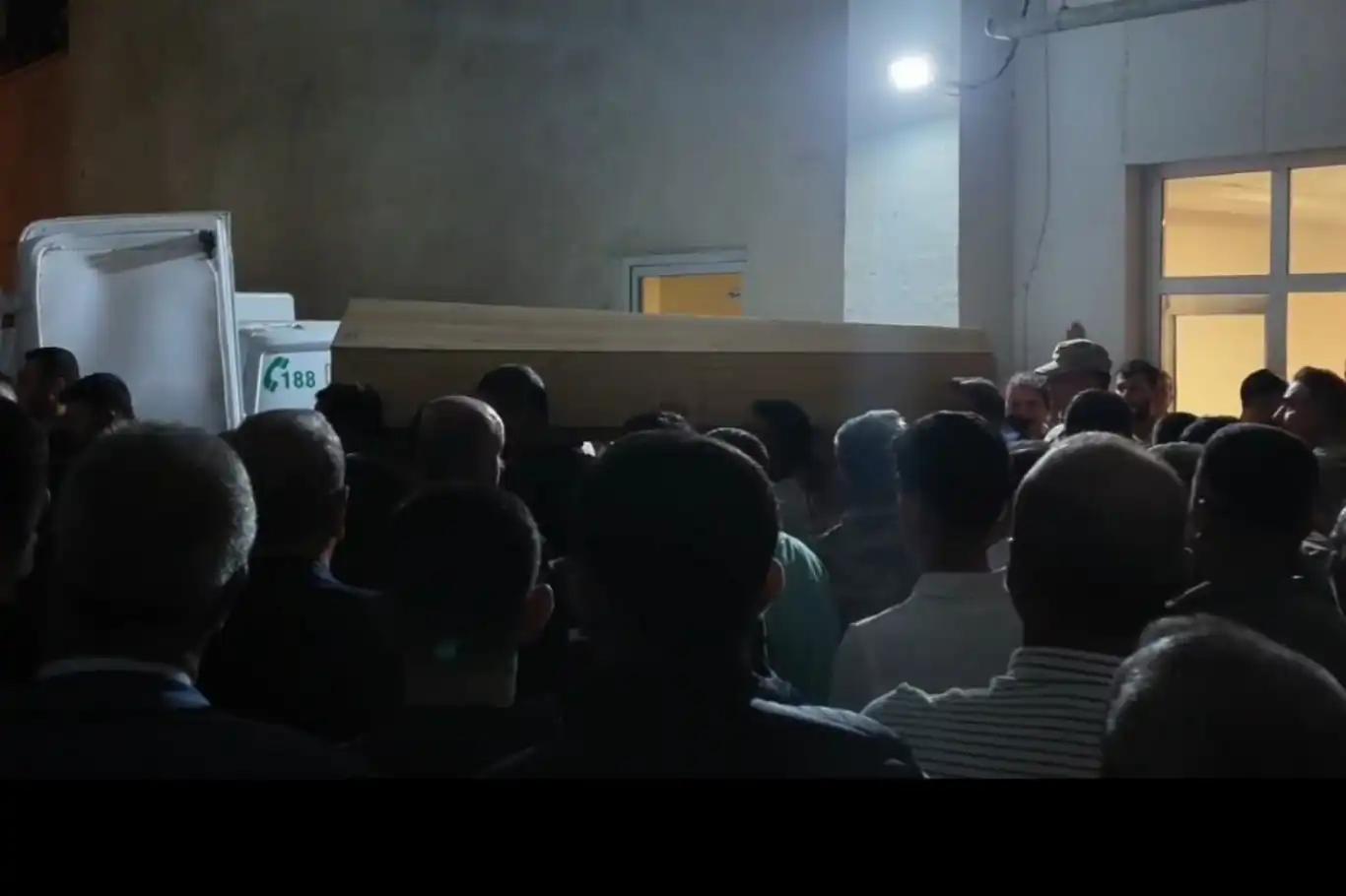 Mardin’de feci kazada hayatını kaybeden 6 kişinin cenazeleri Adli Tıp’a kaldırıldı