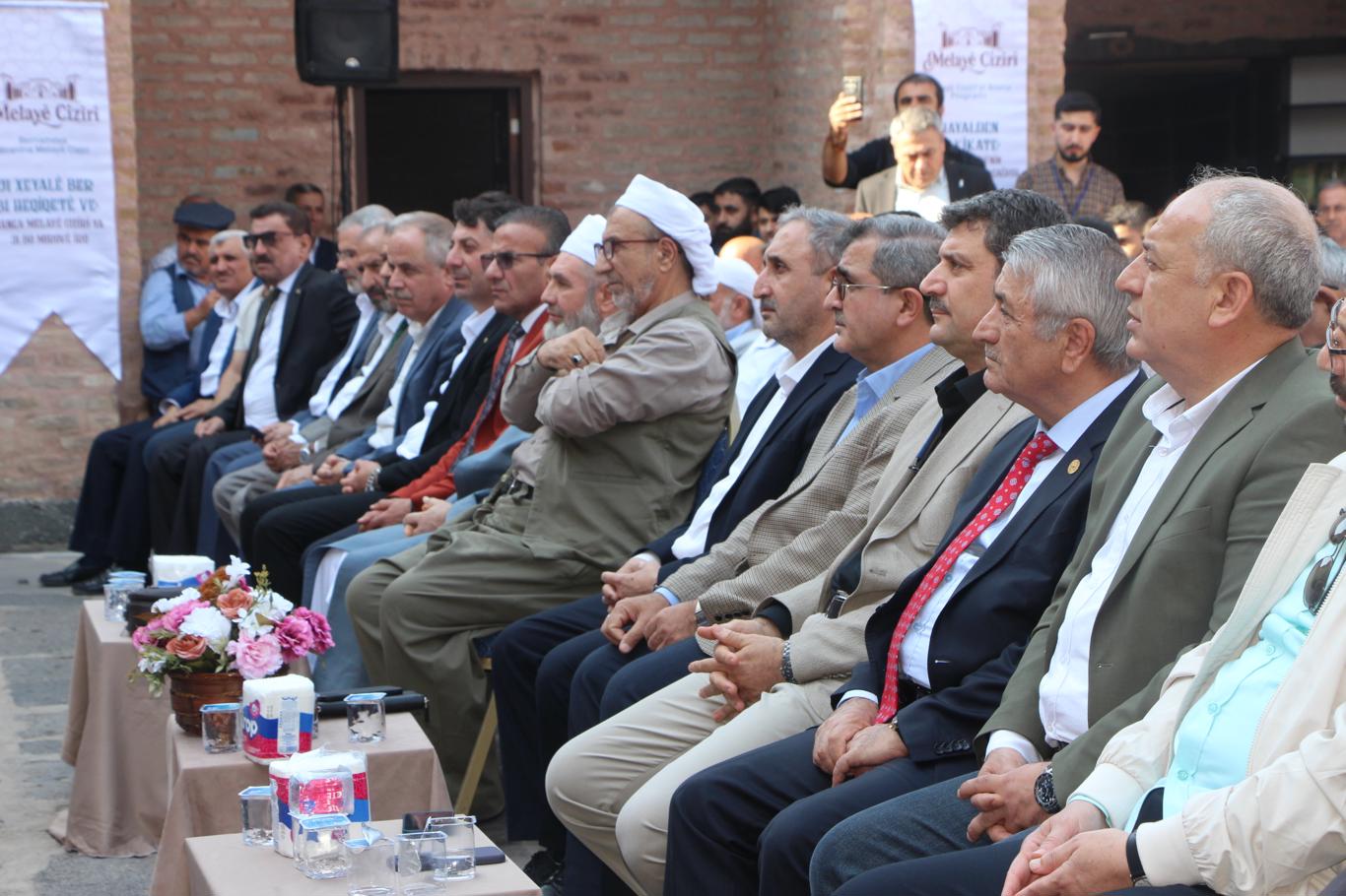 Melayê Cizîrî’yi anma programına katılanlar: Bu tür programlar, ilim ve irfanımıza yeniden dönmemiz açısından çok önemli