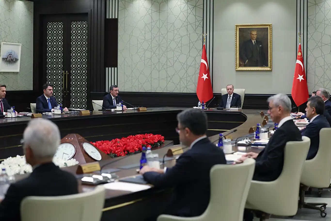 Kabine yarın toplanıyor: Gündem fon soruşturması