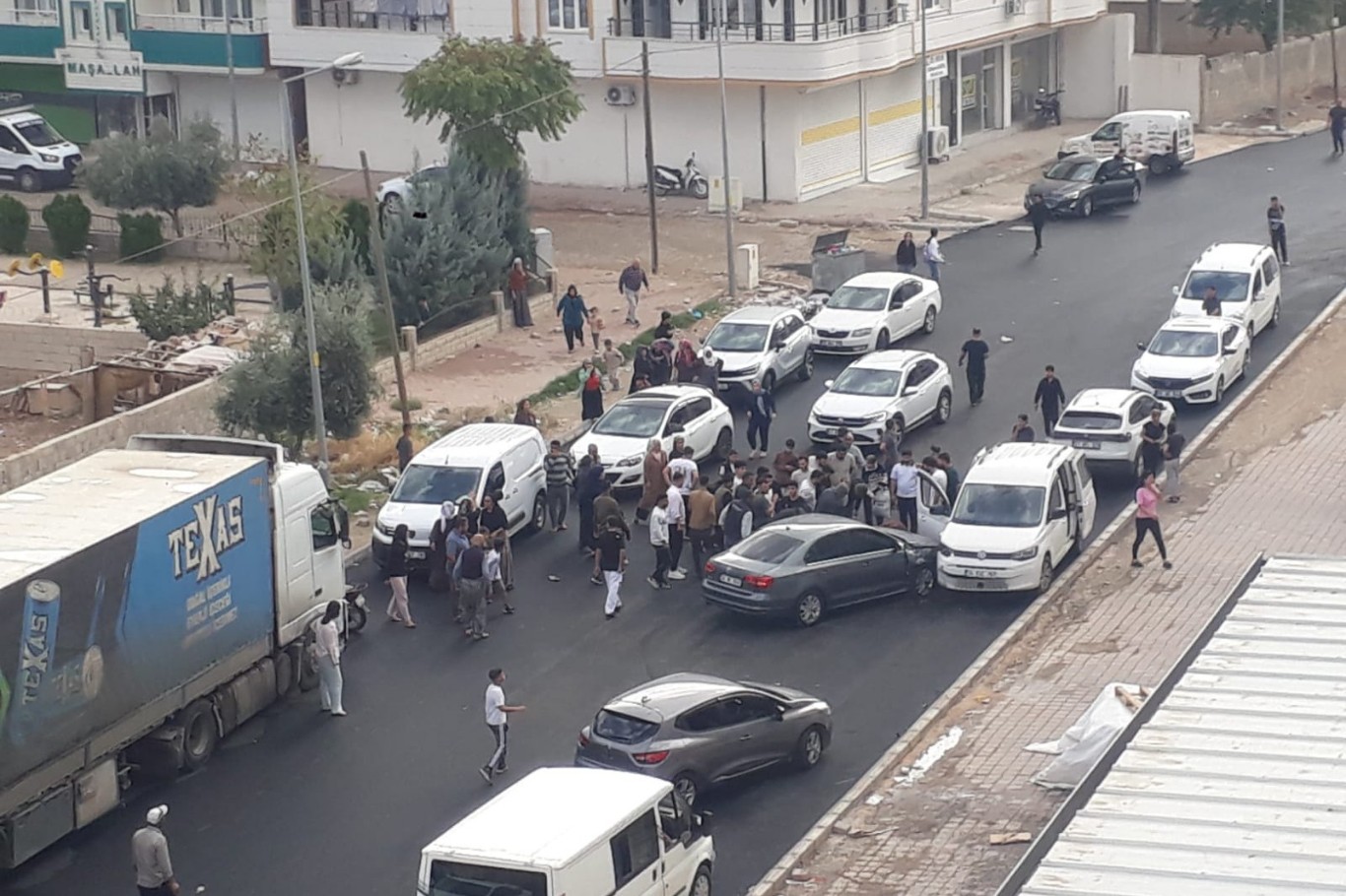 Mardin’de otomobilin bir çocuğa çarptığı anlar güvenlik kamerasına yansıdı