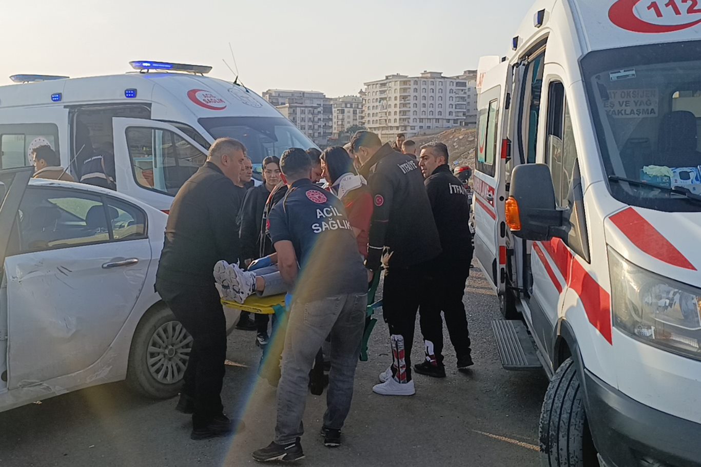 Siirt’te otomobil ile motosiklet çarpıştı: 2 yaralı
