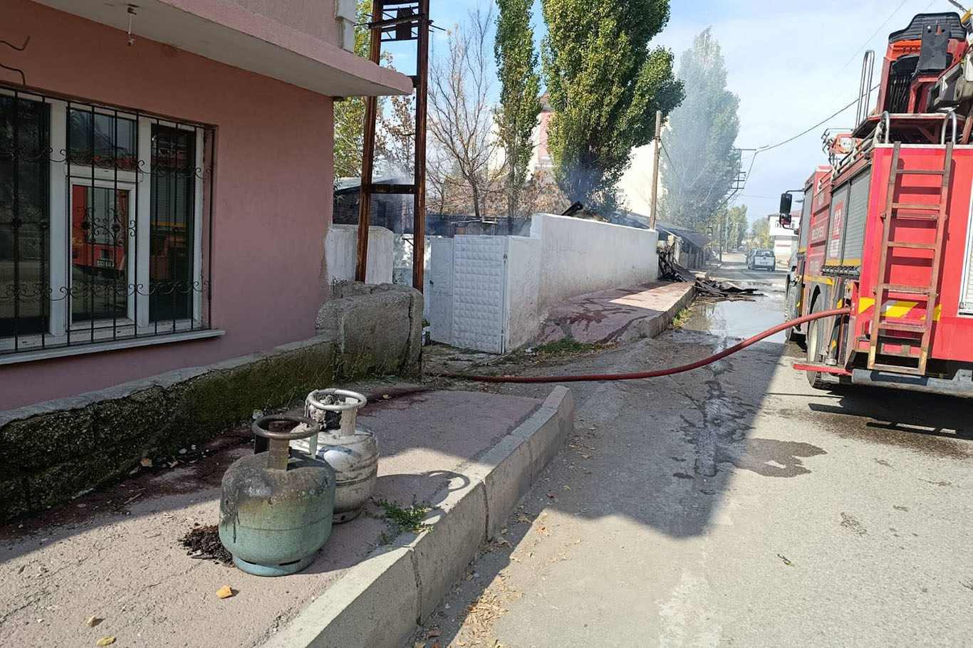 Ağrı’da kömürlük yangını