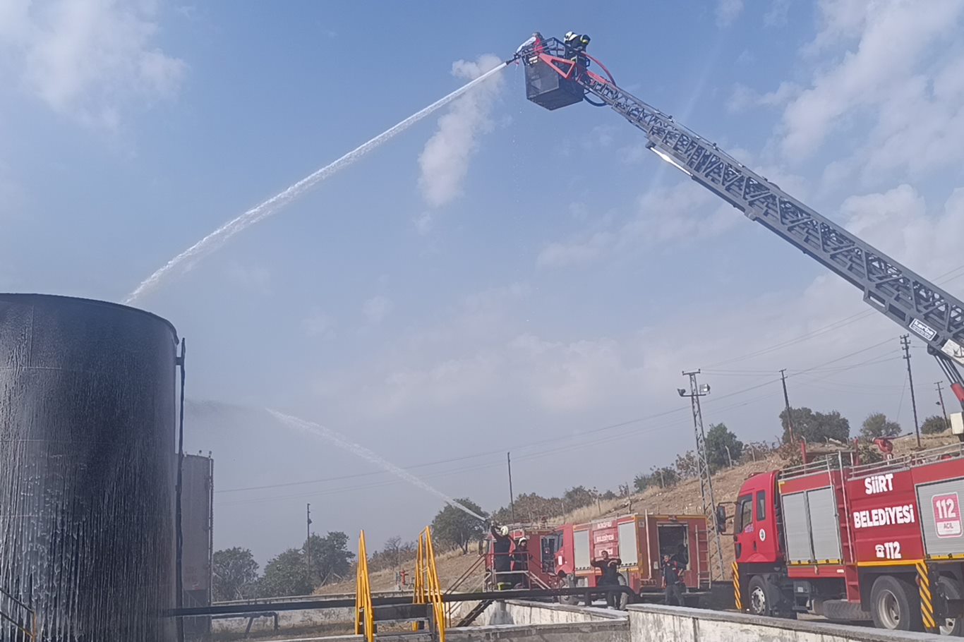 Kurtalan’da petrol depolama sahasında yangın: 2 işçi yaralandı
