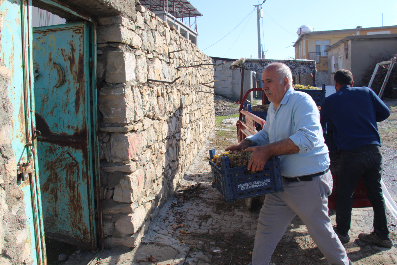 Yaklaşık 3000 yıllık geleneği sürdürüyorlar: pestil, sucuk, kesme, pekmez...