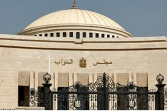 البرلمان المصري يفوض السيسي باتخاذ إجراءات لدعم السعودية في مواجهة الاعتداءات الخارجية