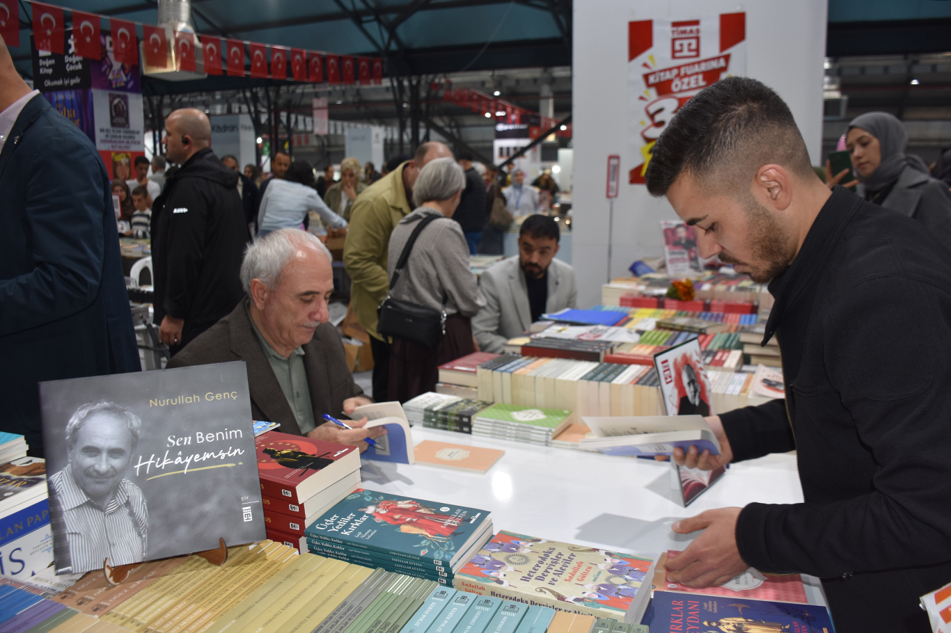 Şair Nurullah Genç: Geçmişi bilmeyen bugünü anlayamaz