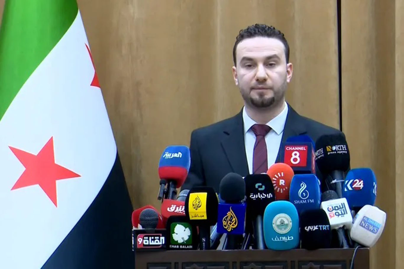 اعتقال 15 ضابطاً من النظام السوري السابق بينهم قريب لبشار الأسد