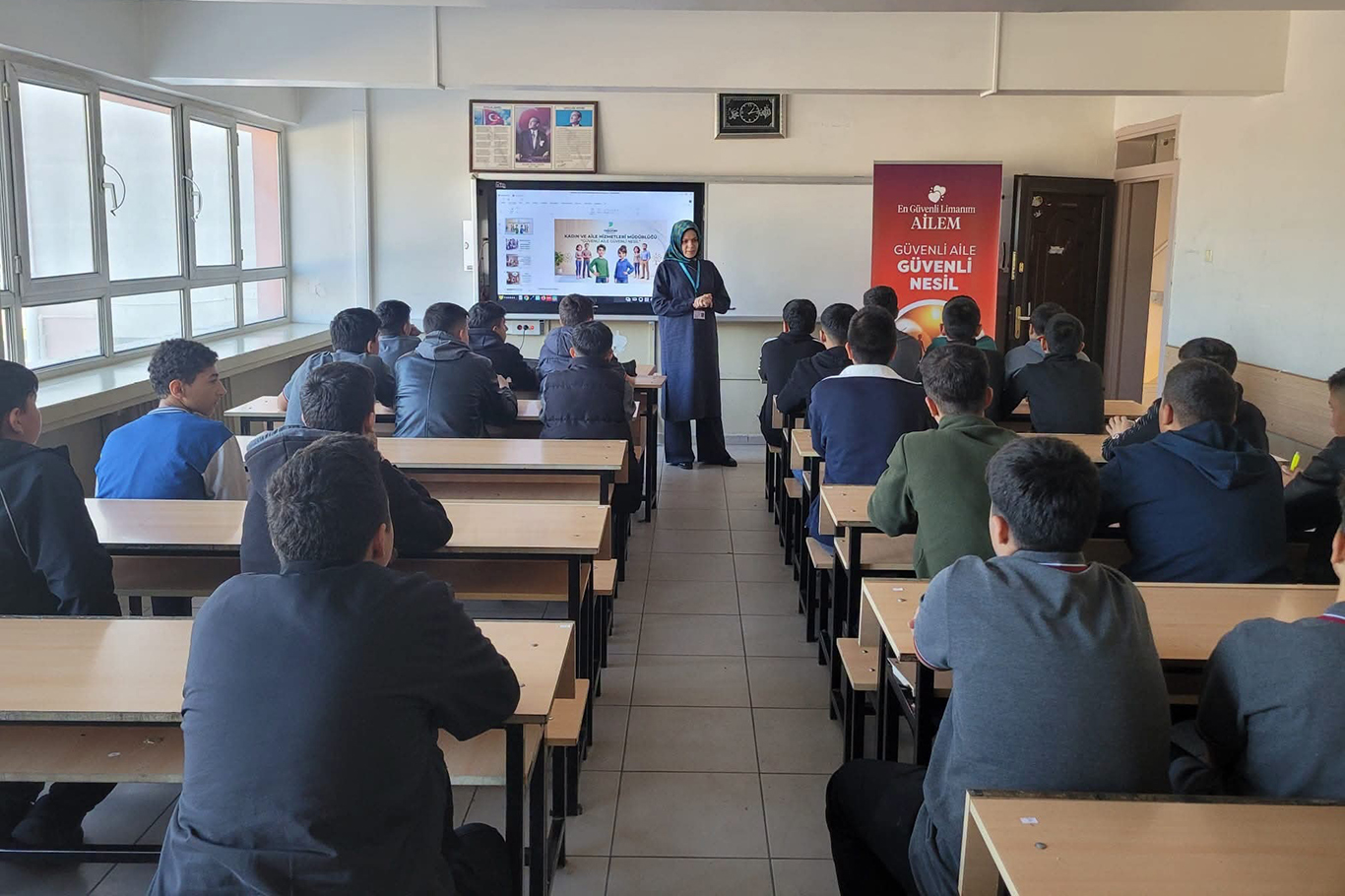Yeşilyurt'ta lise öğrencilerine yönelik aile ve iletişim eğitimleri sürüyor