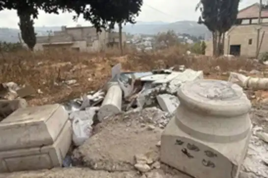 الاحتلال الصهيوني يهدم 12 نصبًا لشهداء فلسطينيين في الضفة الغربية