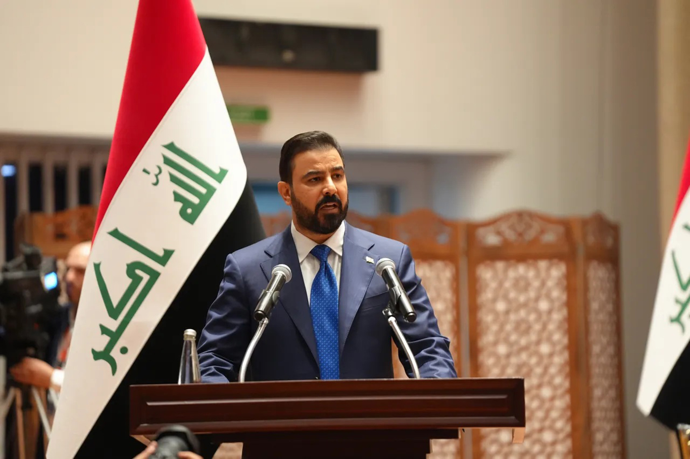 Serokwezîrê Iraqê peymana 69 Şêwirmendên xwe fesih kir