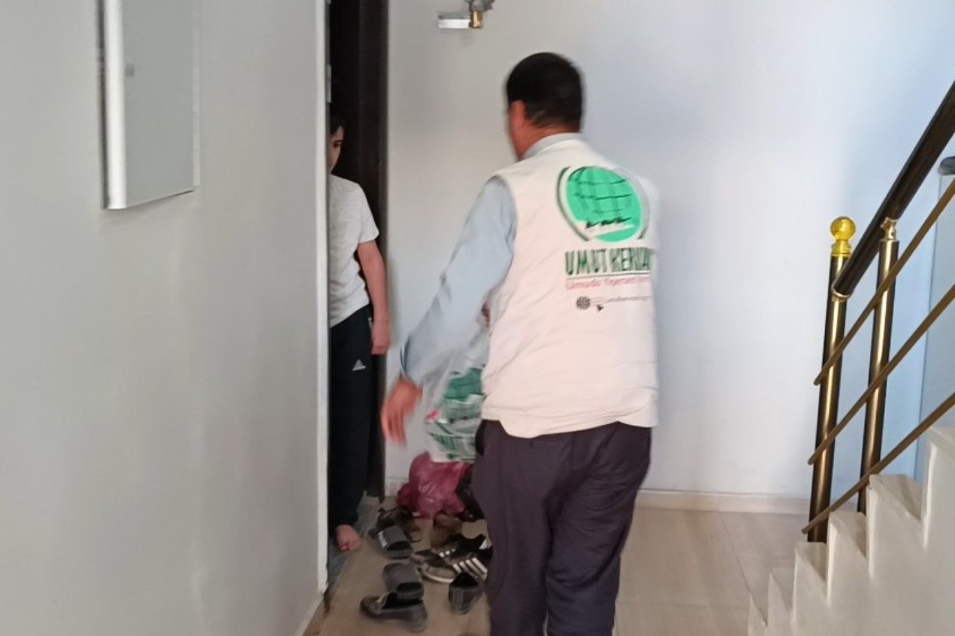 Umut Kervanı'ndan Kızıltepe’de onlarca aileye gıda yardımı
