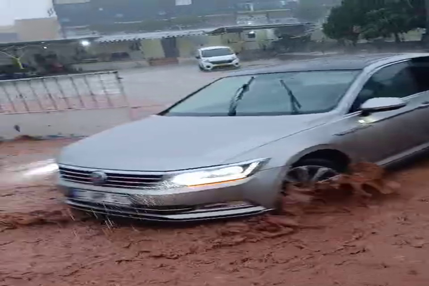 Gaziantep’te sağanak yağış günlük yaşamı zorlaştırdı