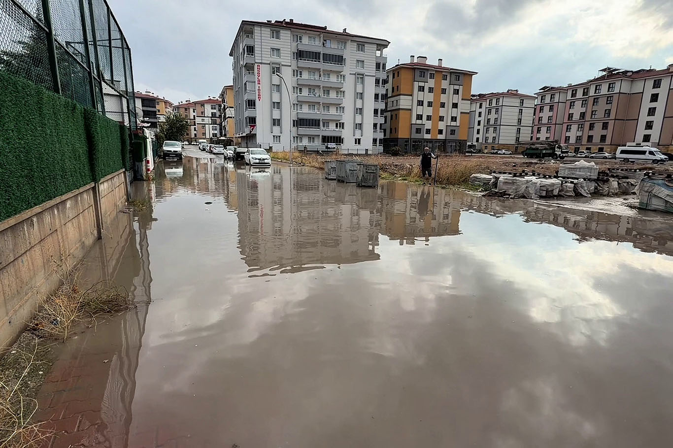 Malatya'da sağanak yağış ulaşımı olumsuz etkiledi