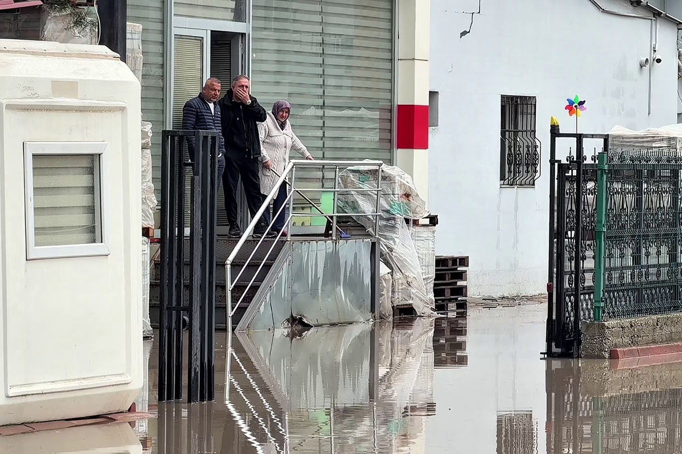 Malatya'da sağanak yağış ulaşımı olumsuz etkiledi