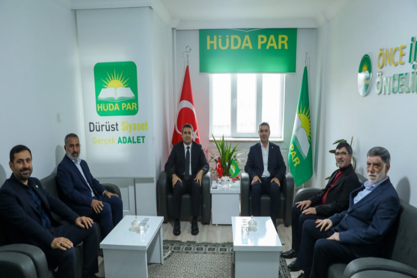 Bingöl Belediye Başkanı Arıkan'dan HÜDA PAR İl Başkanlığına ziyaret