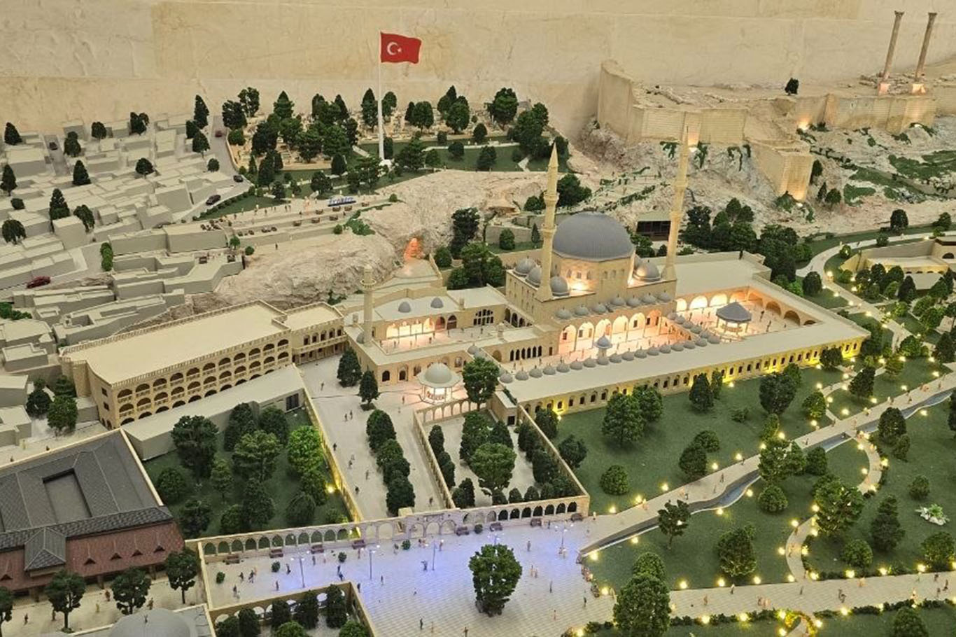 Şanlıurfa'da Balıklıgöl'de 5 yeni ziyaret noktası açıldı