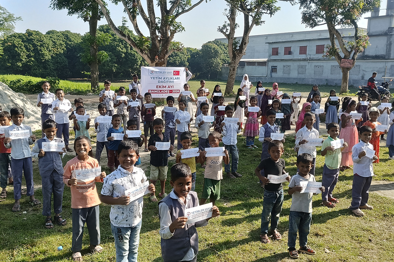 Weqfa Êtîman li Bangladeşê ji bo meha Cotmehê piştgirî dide zarokên êtîm