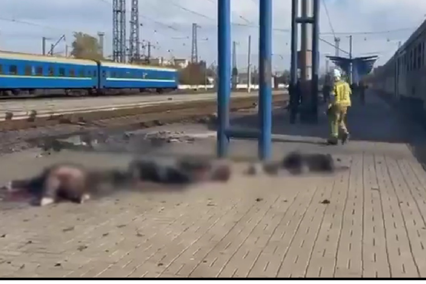 أوكرانيا..13 قتيلًا في هجوم بمسيّرة على محطة قطارات في دنيبرو