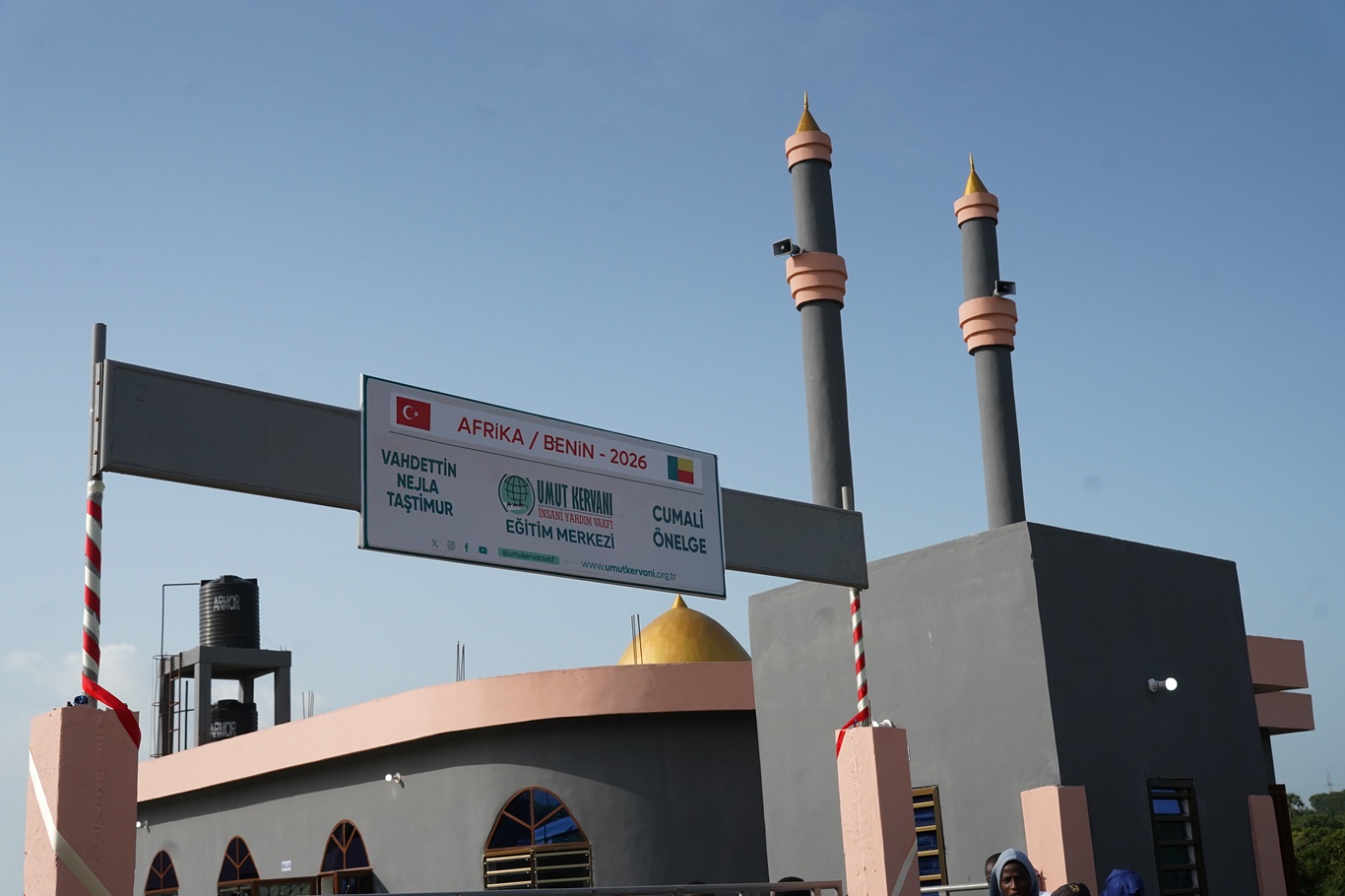 Umut Kervanı'ndan Benin'e okul: Yüzlerce öğrenci teknolojik imkânlarla eğitim alacak