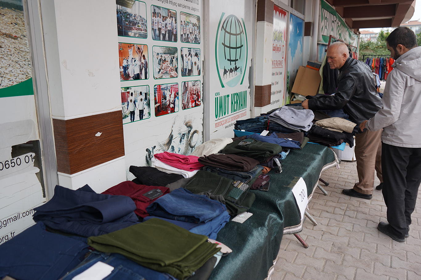 Konya Umut Kervanı’nın yetim ve ihtiyaç sahipleri yararına düzenlediği kermes başladı