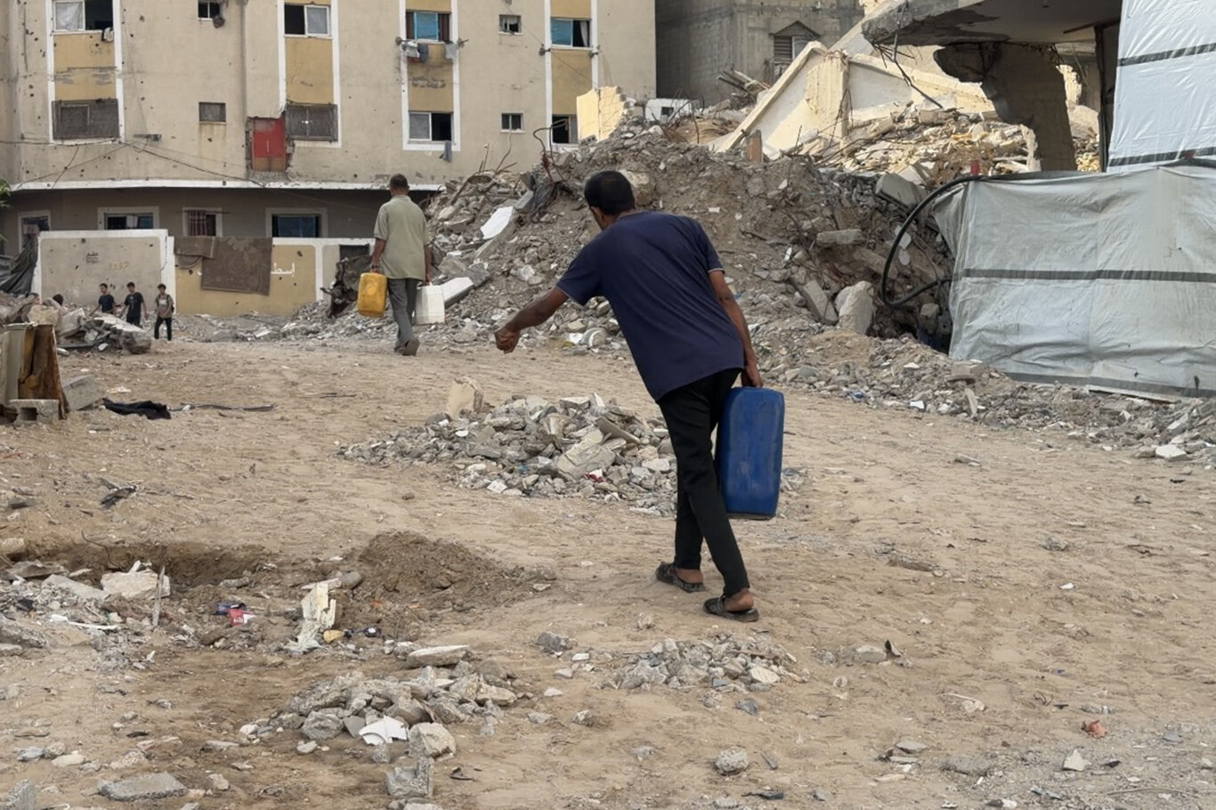 Yetimler Vakfı Gazzeli Mazlumlara içme suyu ulaştırıyor
