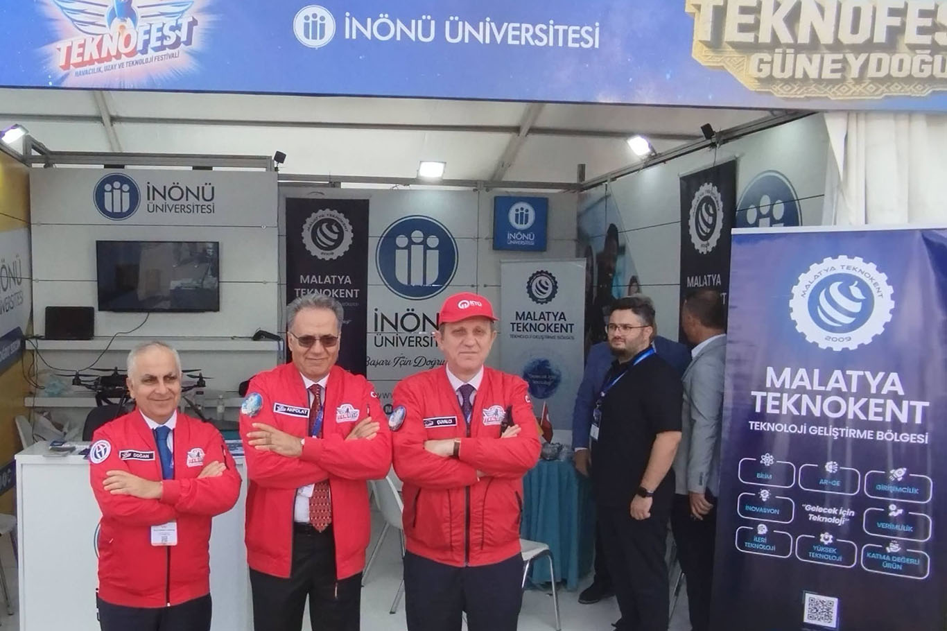 İnönü Üniversitesi Rektörü Akpolat TEKNOFEST'te gençlerle buluştu