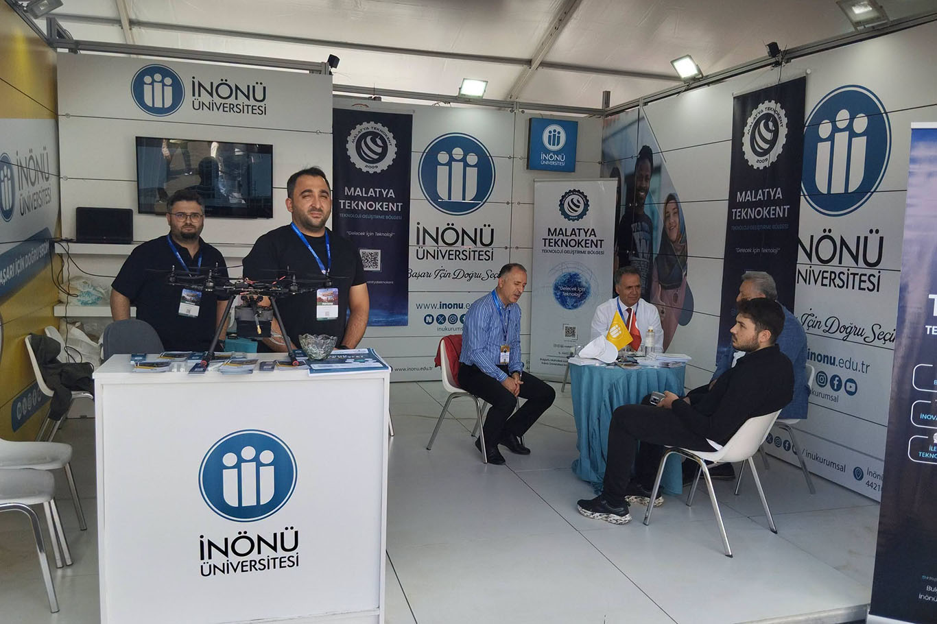 İnönü Üniversitesi Rektörü Akpolat TEKNOFEST'te gençlerle buluştu