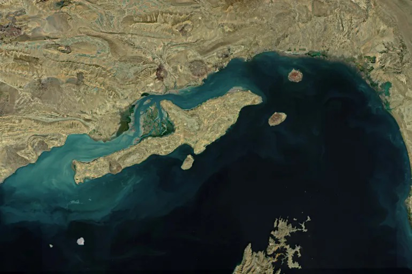 Keşm Adası’nda patlama sesleri 