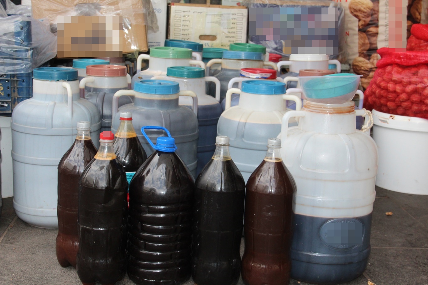 Doğal üzüm pekmezi tezgâhlardaki yerini aldı