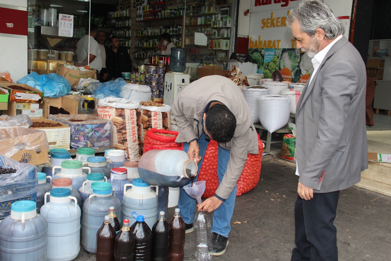 Doğal üzüm pekmezi tezgâhlardaki yerini aldı