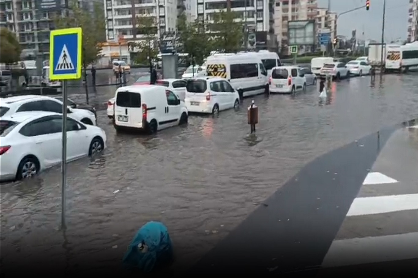 Barana zêde li Dîyarbekirê jiyanê felç kir
