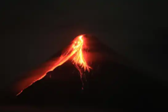 Filipinler'de Mayon Yanardağı'nda patlama 