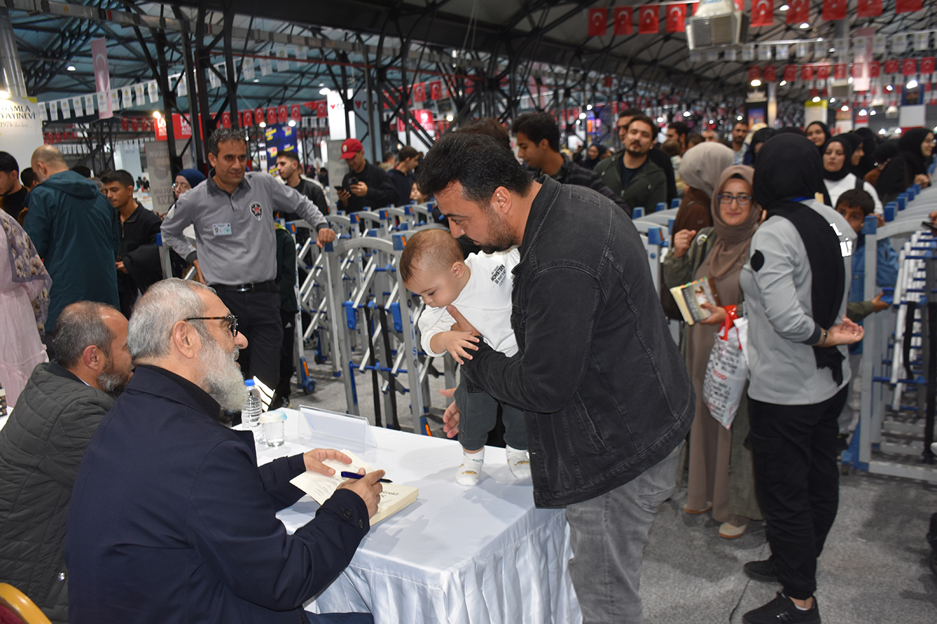 Yazar Nureddin Yıldız: Aileyi korumak bir iman mücadelesidir