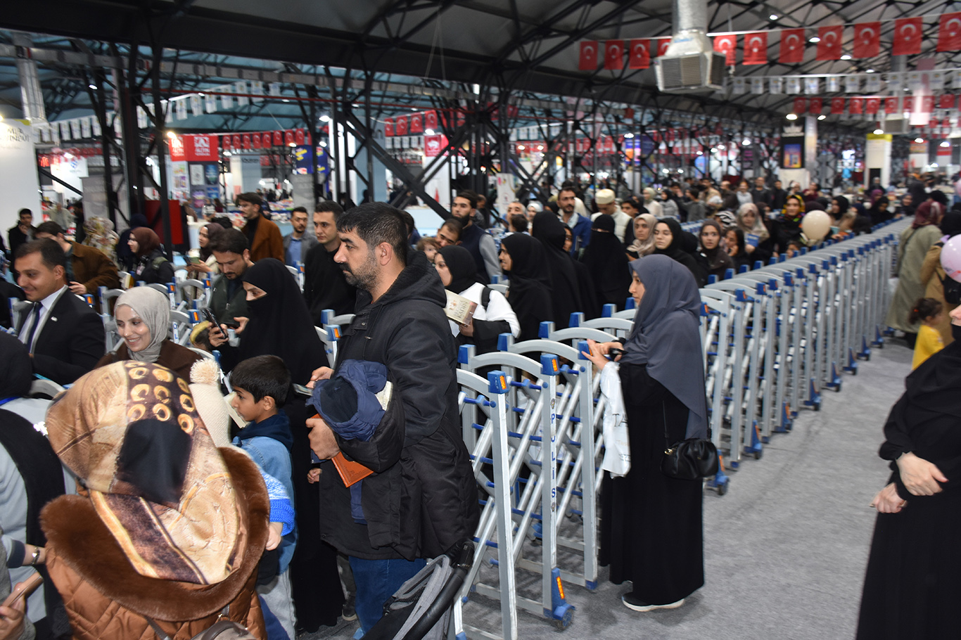 Yazar Nureddin Yıldız: Aileyi korumak bir iman mücadelesidir